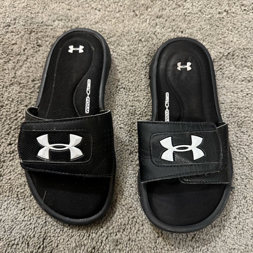Under Armour FlipFlops Size 2